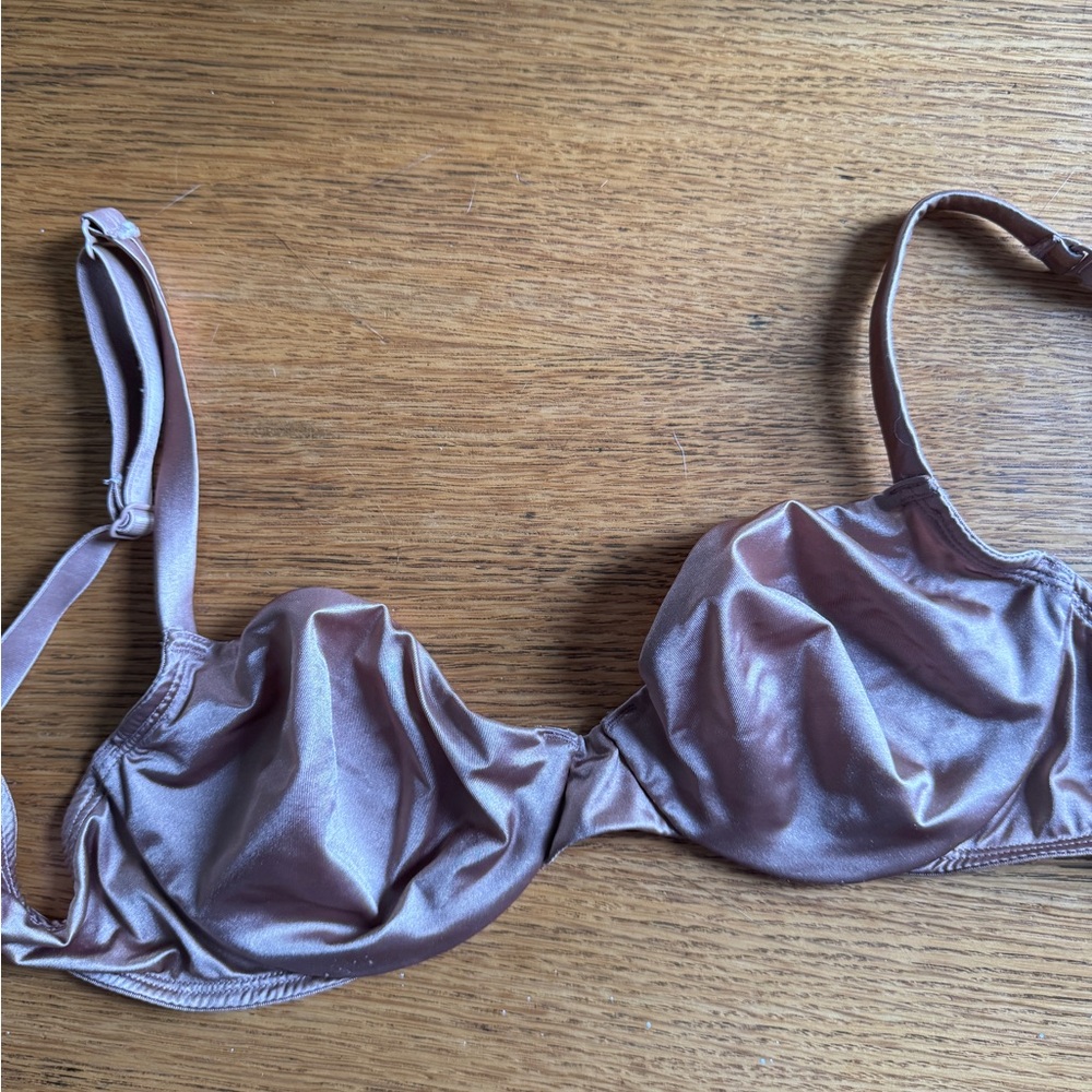 SKIMS Brown Underwire Bra with Adjustable Straps